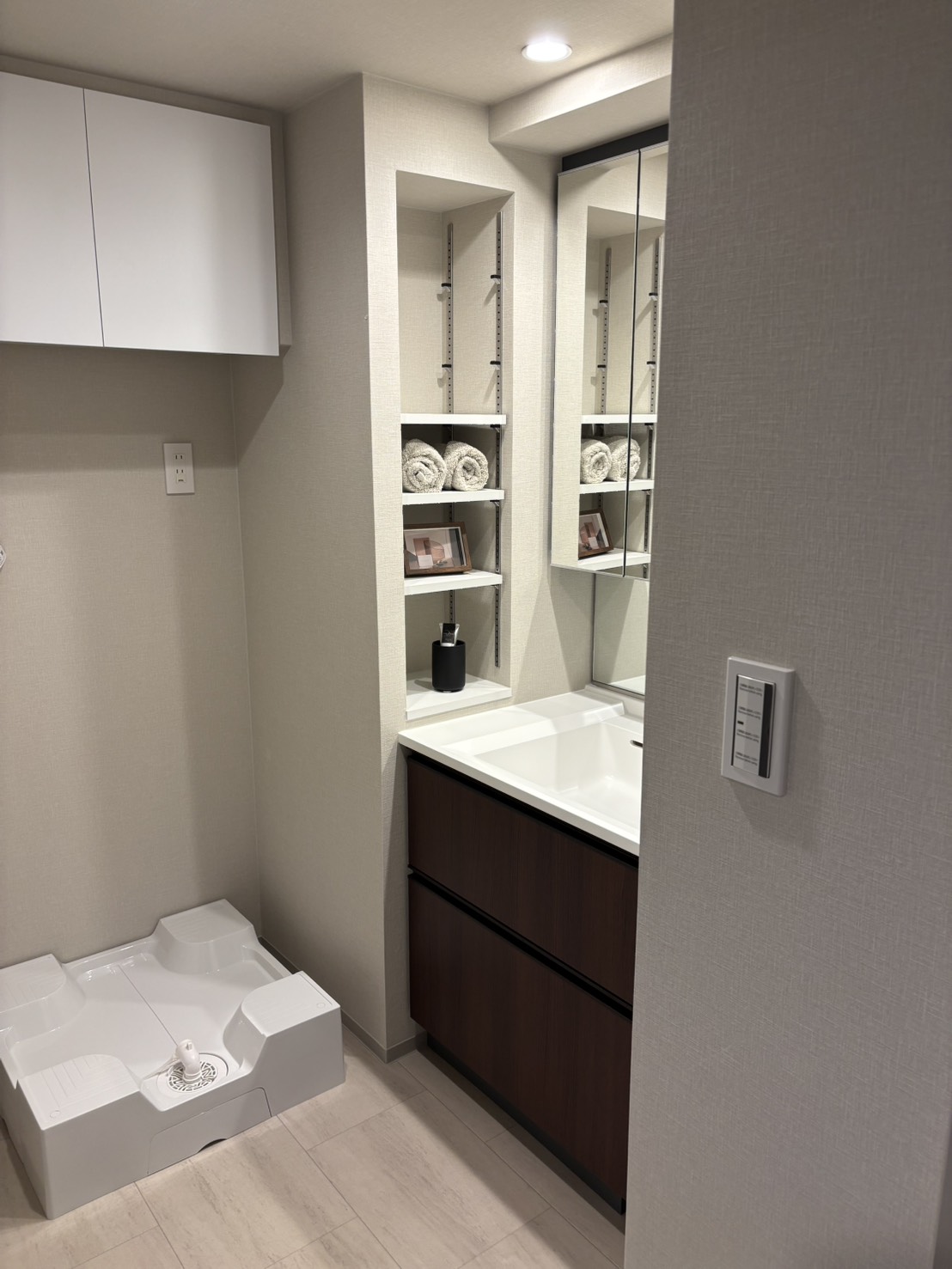 脱衣室
小物棚造作